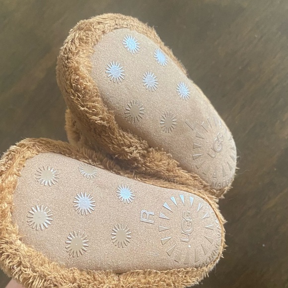 Baby ugg booties (sold) - Picture 4 of 4